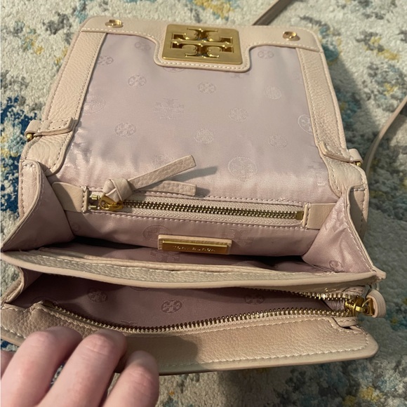 Light Pink Tory Burch Crossbody💗🤍💞 - Picture 8 of 9